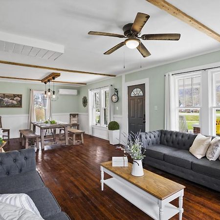 Charming 4 Bedroom Farmhouse With Large Backyard For Entertaining Mountain City 외부 사진