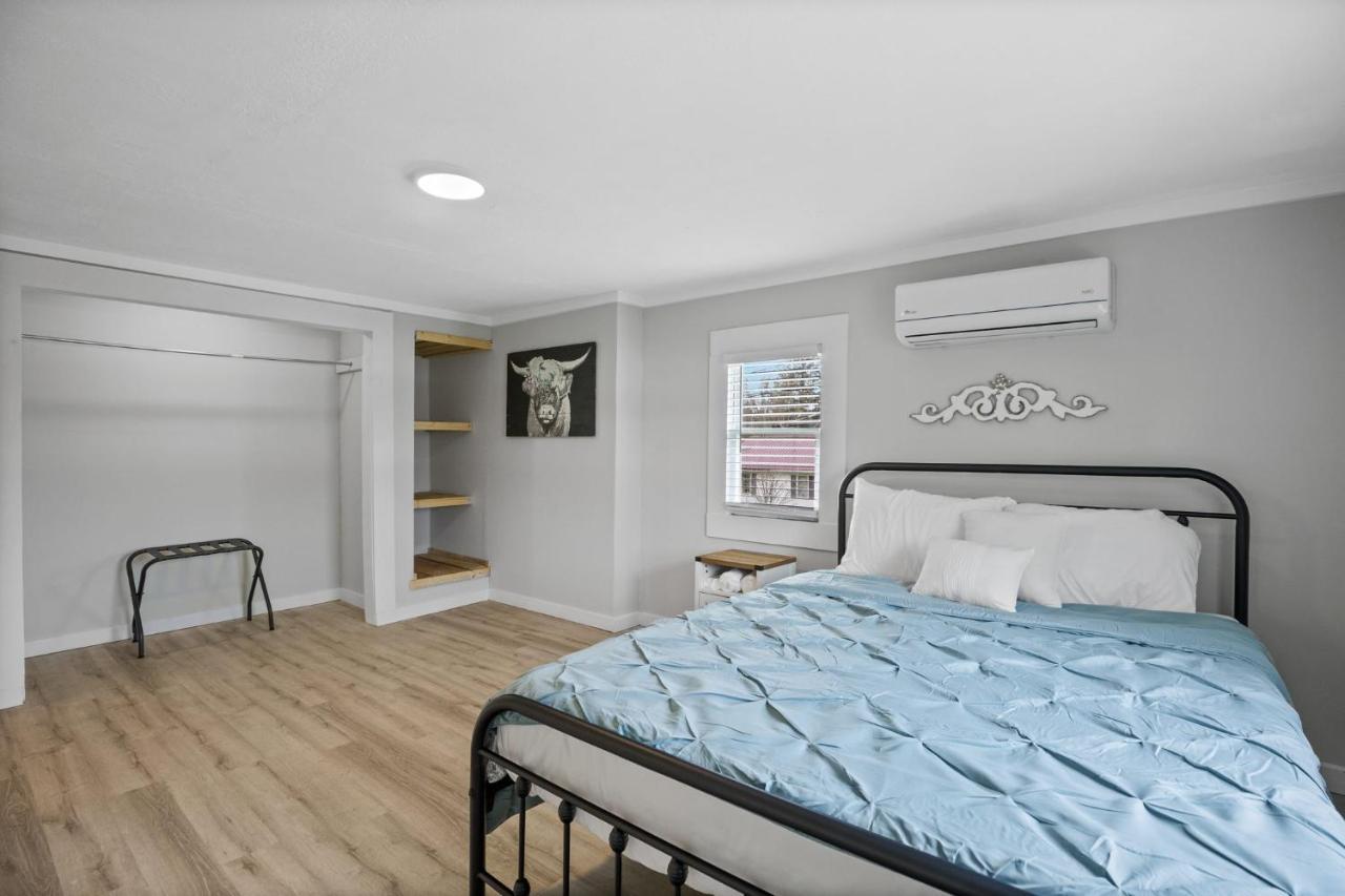 Charming 4 Bedroom Farmhouse With Large Backyard For Entertaining Mountain City 외부 사진
